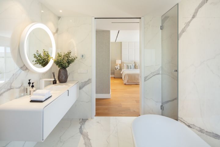 Poseidon 1 - Elegant Modern Home with a Frontline Golf Position