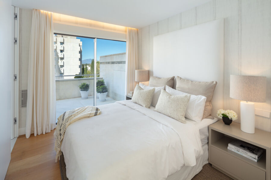 Poseidon 1 - Elegant Modern Home with a Frontline Golf Position