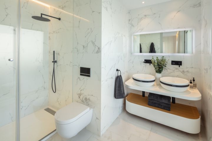 Poseidon 1 - Elegant Modern Home with a Frontline Golf Position