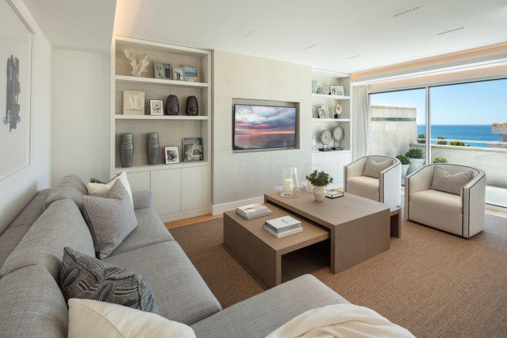 Poseidon 1 - Elegant Modern Home with a Frontline Golf Position