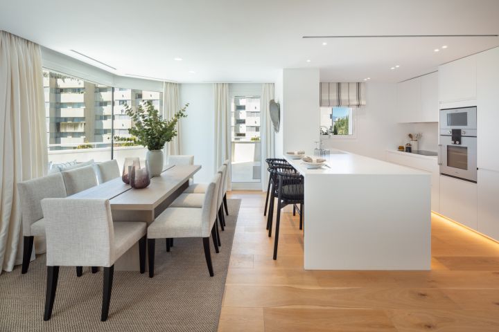 Poseidon 1 - Elegant Modern Home with a Frontline Golf Position