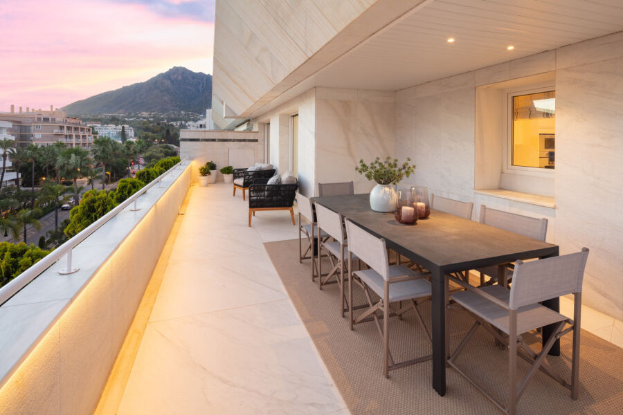 Poseidon 1 - Elegant Modern Home with a Frontline Golf Position