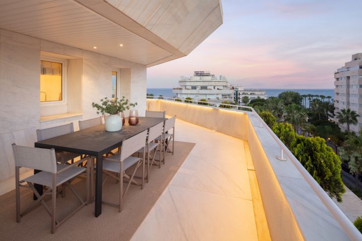 Poseidon 1 - Elegant Modern Home with a Frontline Golf Position