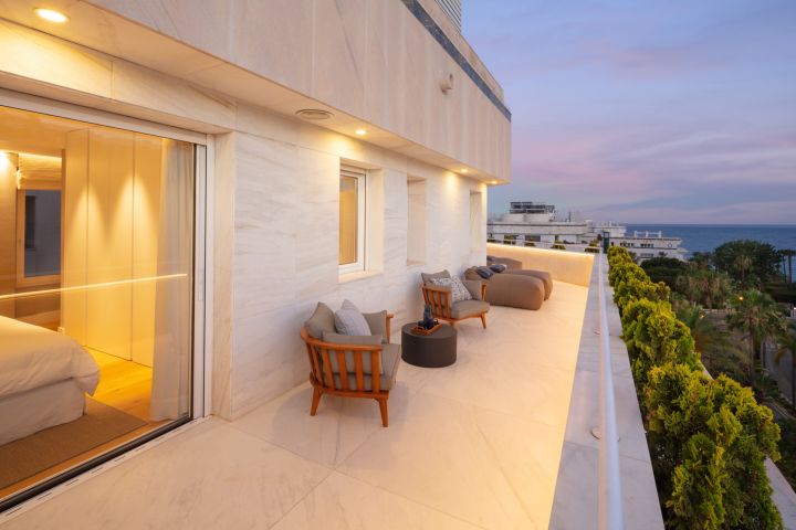 Poseidon 1 - Elegant Modern Home with a Frontline Golf Position