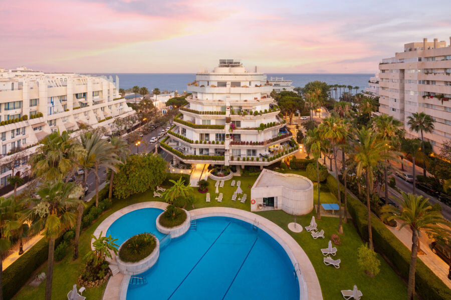 Poseidon 1 - Elegant Modern Home with a Frontline Golf Position