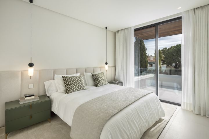 Los Angeles 185 - Contemporary Luxury Property with Andalusian Charm