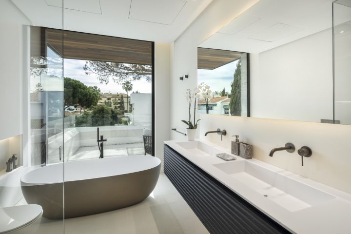 Los Angeles 185 - Contemporary Luxury Property with Andalusian Charm