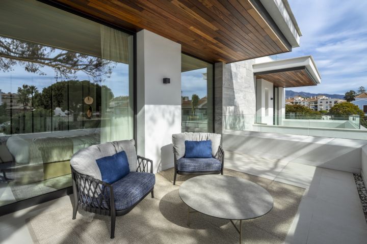 Los Angeles 185 - Contemporary Luxury Property with Andalusian Charm