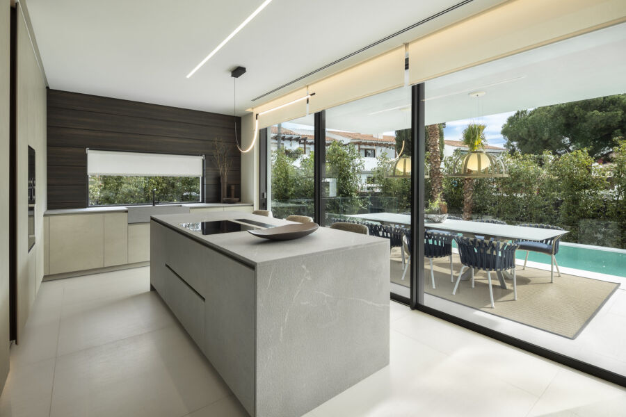 Los Angeles 185 - Contemporary Luxury Property with Andalusian Charm