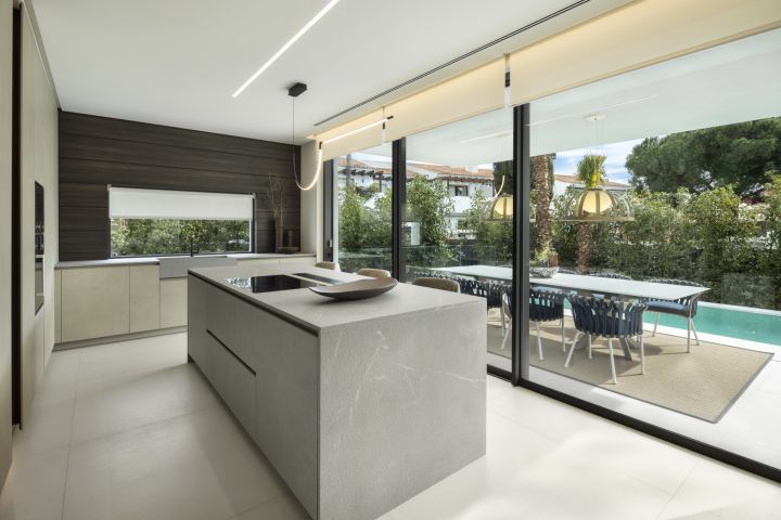Los Angeles 185 - Contemporary Luxury Property with Andalusian Charm