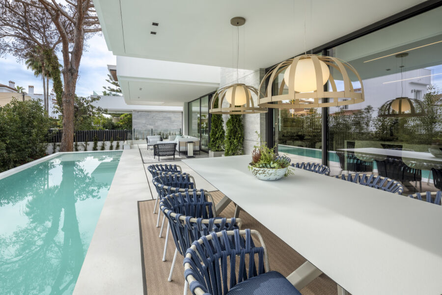 Los Angeles 185 - Contemporary Luxury Property with Andalusian Charm