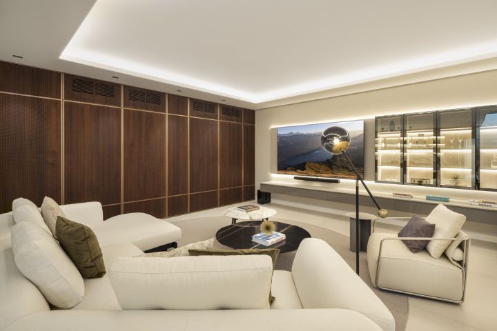 Los Angeles 185 - Contemporary Luxury Property with Andalusian Charm