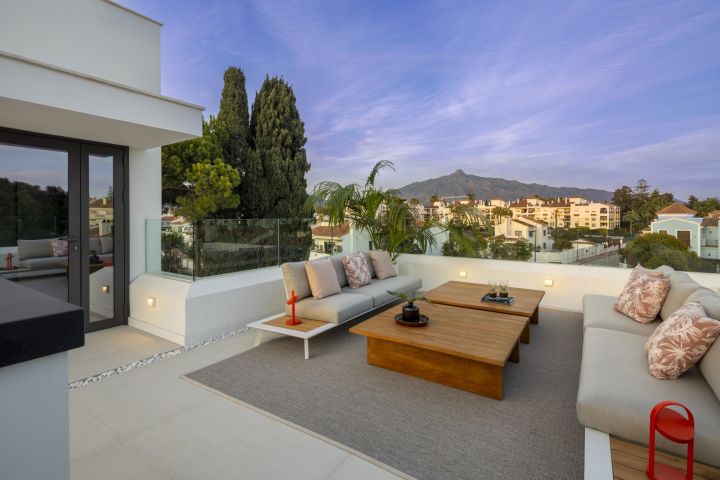 Los Angeles 185 - Contemporary Luxury Property with Andalusian Charm