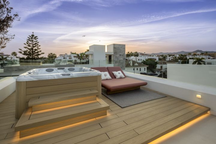 Los Angeles 185 - Contemporary Luxury Property with Andalusian Charm