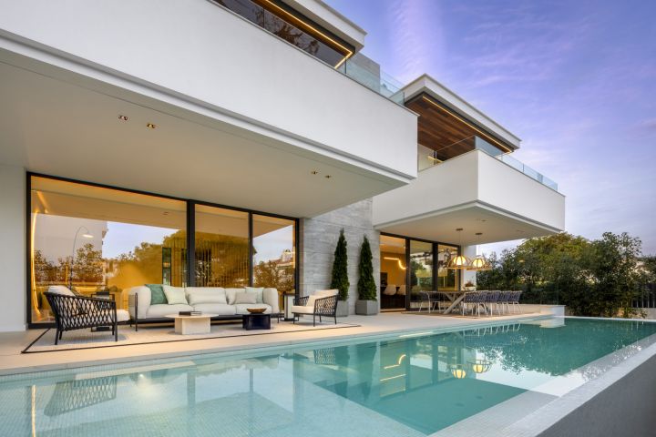 Los Angeles 185 - Contemporary Luxury Property with Andalusian Charm