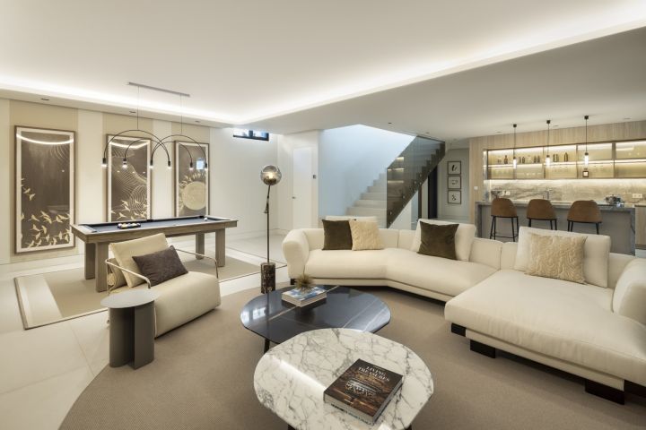 Los Angeles 185 - Contemporary Luxury Property with Andalusian Charm