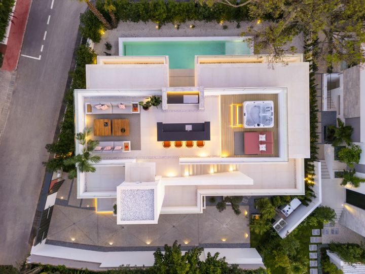 Los Angeles 185 - Contemporary Luxury Property with Andalusian Charm