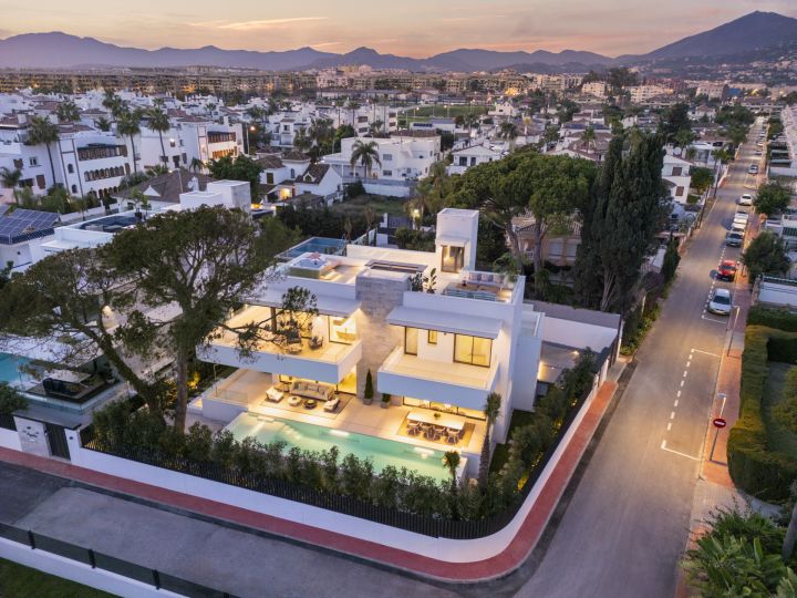 Los Angeles 185 - Contemporary Luxury Property with Andalusian Charm