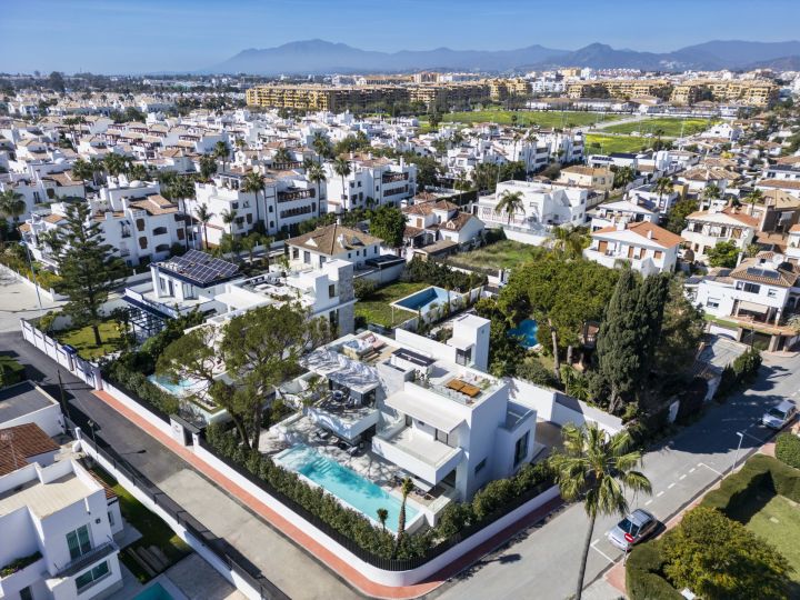 Los Angeles 185 - Contemporary Luxury Property with Andalusian Charm