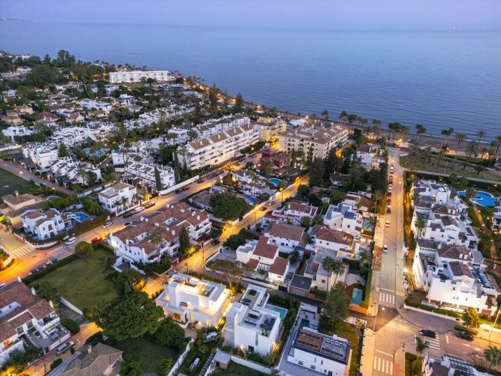 Los Angeles 185 - Contemporary Luxury Property with Andalusian Charm