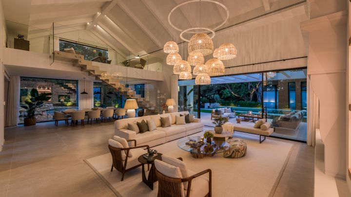 Casa Cascais - Elegante propiedad de lujo con diseño moderno en El Paraíso