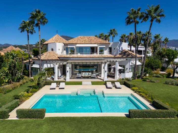 Villa Águila - Elegancia moderna con encanto andaluz en Monte Halcones