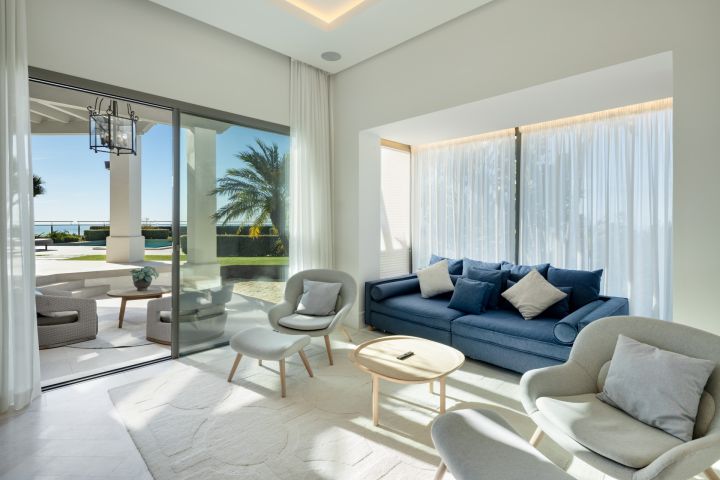 Villa Águila - Elegancia moderna con encanto andaluz en Monte Halcones