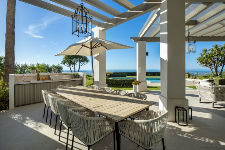 Villa Águila - Elegancia moderna con encanto andaluz en Monte Halcones