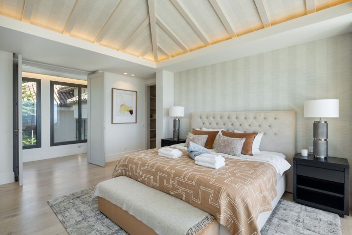 Villa Águila - Elegancia moderna con encanto andaluz en Monte Halcones
