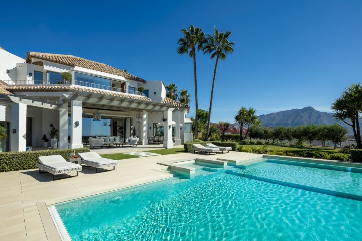 Villa Águila - Elegancia moderna con encanto andaluz en Monte Halcones