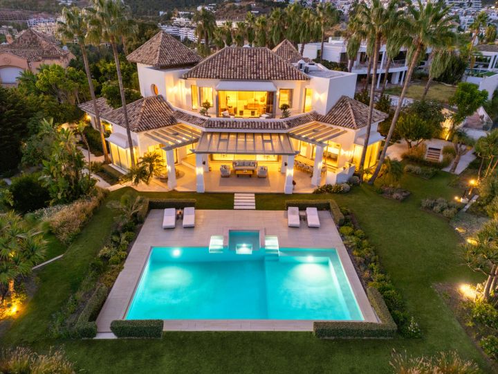 Villa Águila - Elegancia moderna con encanto andaluz en Monte Halcones
