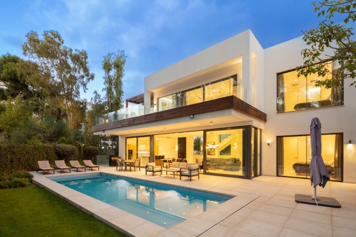 Arboleda 18 - Elegant Property in a Gated Community in Estepona
