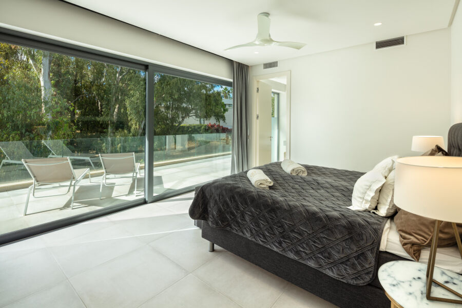Arboleda 18 - Elegante propiedad contemporánea en una urbanización privada en Estepona