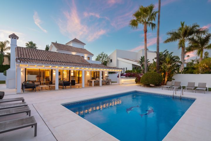 Paris 77 - Impressive Stylish Home offering Golf Views