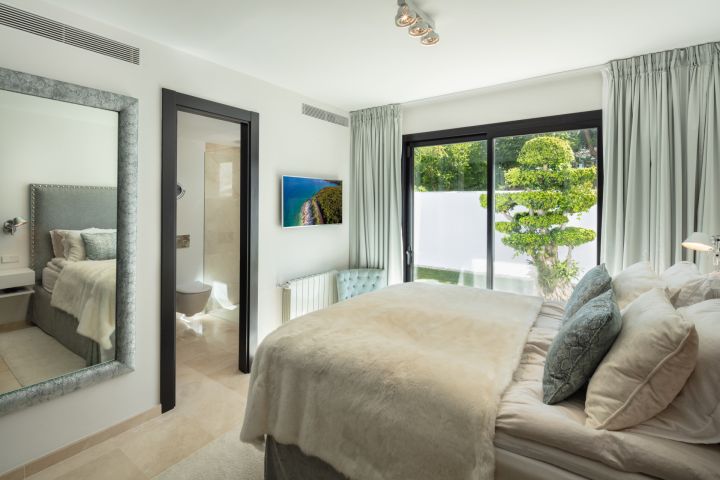 Paris 77 - Impressive Stylish Home offering Golf Views