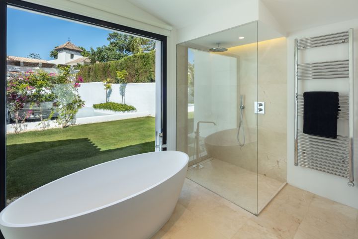 Paris 77 - Impressive Stylish Home offering Golf Views