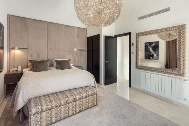Paris 77 - Impressive Stylish Home offering Golf Views