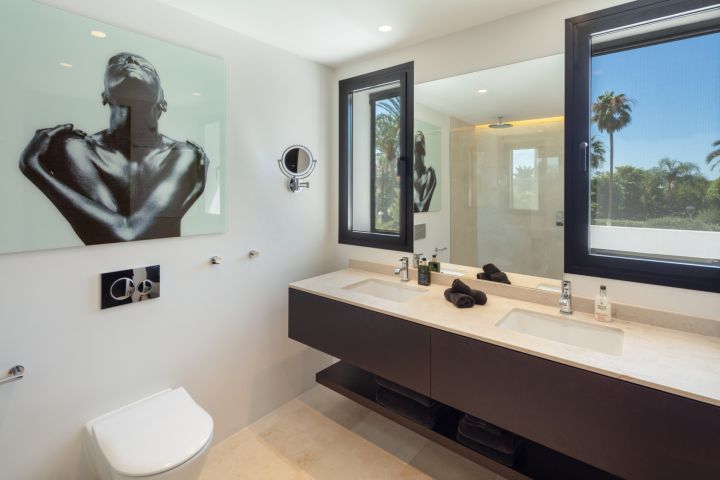 Paris 77 - Impressive Stylish Home offering Golf Views