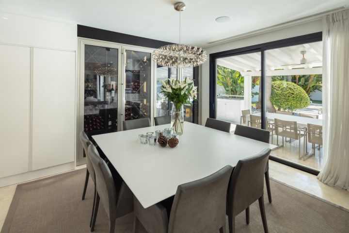 Paris 77 - Impressive Stylish Home offering Golf Views