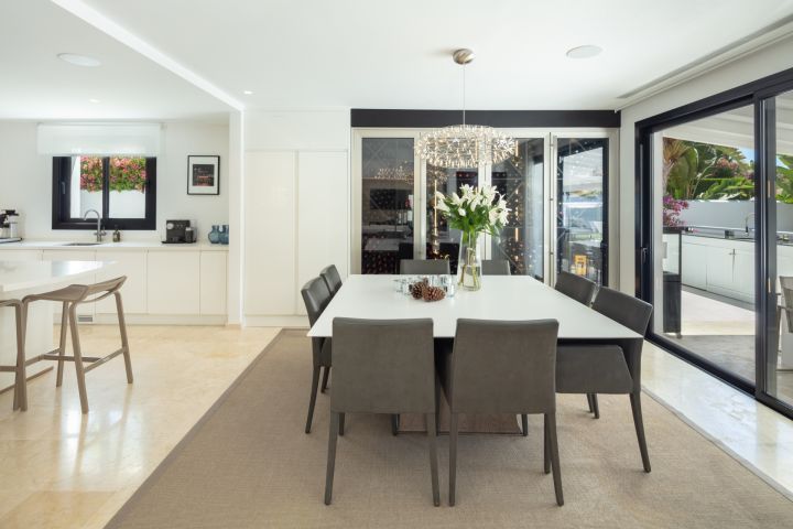 Paris 77 - Impressive Stylish Home offering Golf Views