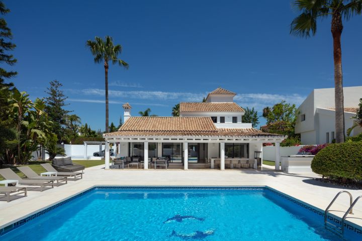 Paris 77 - Impressive Stylish Home offering Golf Views