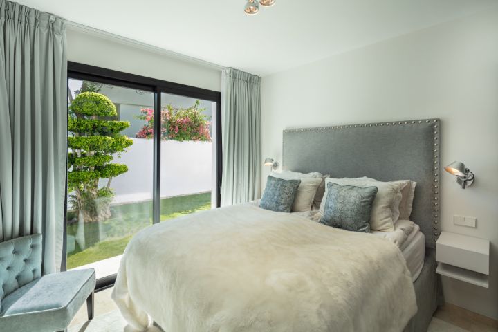 Paris 77 - Impressive Stylish Home offering Golf Views