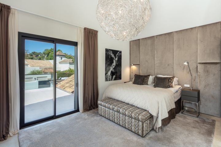 Paris 77 - Impressive Stylish Home offering Golf Views