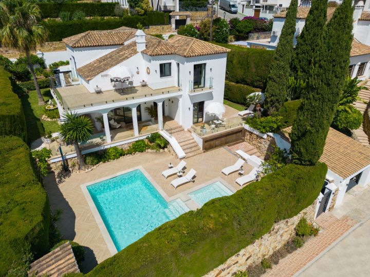 Villa Hibisco - Stylish Contemporary Property in a Gated Community