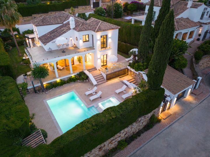 Villa Hibisco - Stylish Contemporary Property in a Gated Community