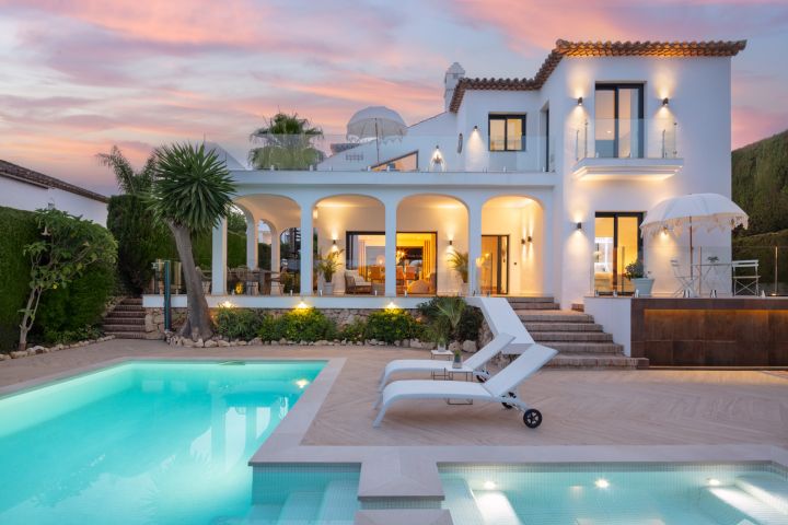 Villa Hibisco - Stylish Contemporary Property in a Gated Community