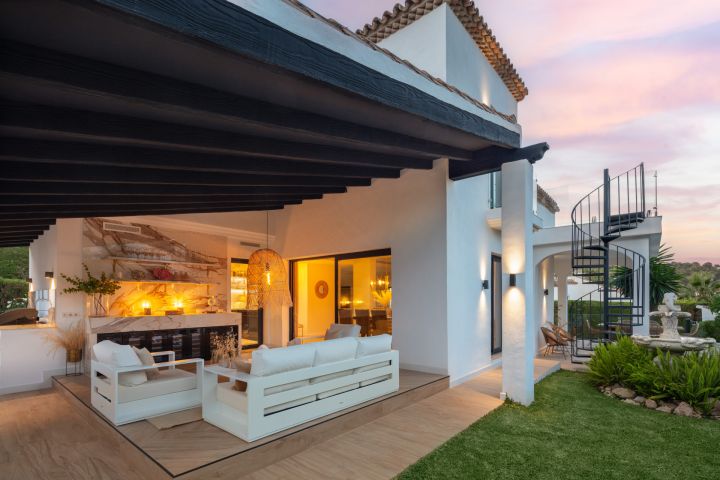 Villa Hibisco - Stylish Contemporary Property in a Gated Community