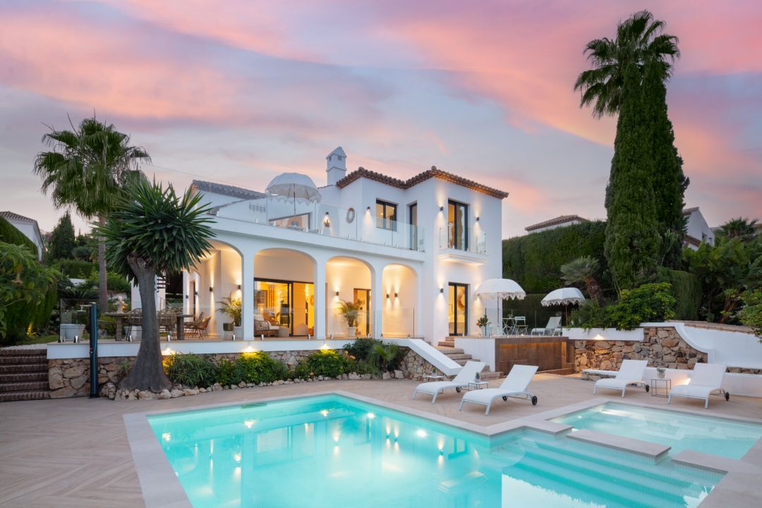 Villa Hibisco - Stylish Contemporary Property in a Gated Community