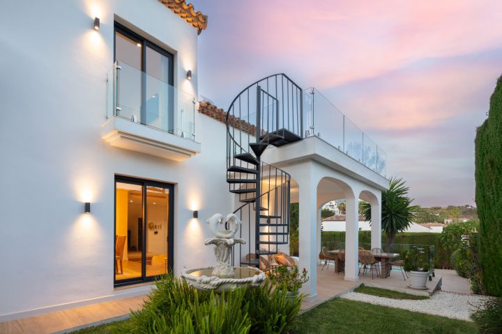 Villa Hibisco - Stylish Contemporary Property in a Gated Community