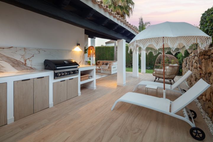 Villa Hibisco - Stylish Contemporary Property in a Gated Community
